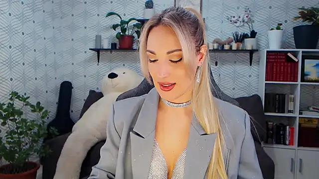 Snapshot of MillaXQueen chatting on February 27, 2026, 12:49 pm MillaXQueen online show from February 27, 2026, 12:49 pm