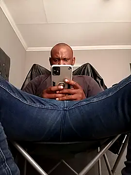 Snapshot of TheTwist chatting on April 6, 2026, 6:03 am TheTwist online show from April 6, 2026, 6:03 am