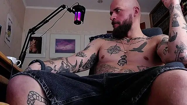 Snapshot of FindomJason chatting on August 1, 2026, 10:47 am FindomJason online show from August 1, 2026, 10:47 am