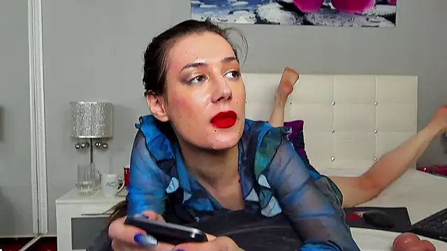 Snapshot of JuliaHunts chatting on November 24, 2025, 5:45 pm JuliaHunts online show from November 24, 2025, 5:45 pm