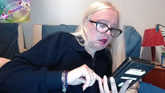 martachatte online show from October 21, 2025, 7:58 pm