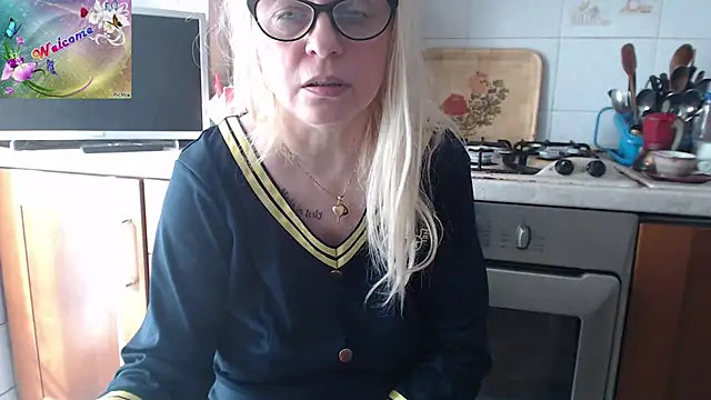 martachatte online show from November 8, 2025, 9:42 am