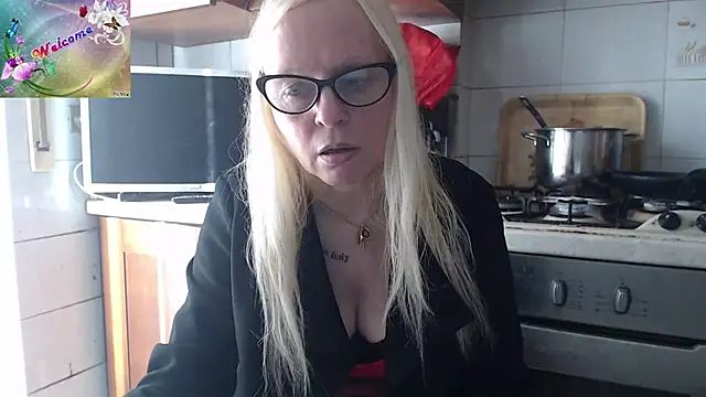 martachatte online show from November 10, 2025, 9:08 am