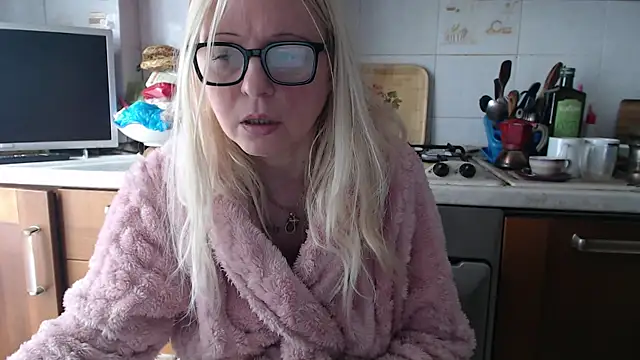 Snapshot of martachatte chatting on February 10, 2026, 10:52 am martachatte online show from February 10, 2026, 10:52 am