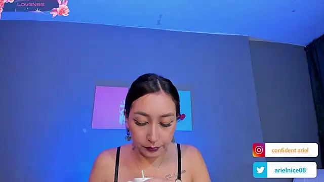 Snapshot of ariel35 chatting on February 14, 2025, 1:23 am ariel35 online show from February 14, 2025, 1:23 am