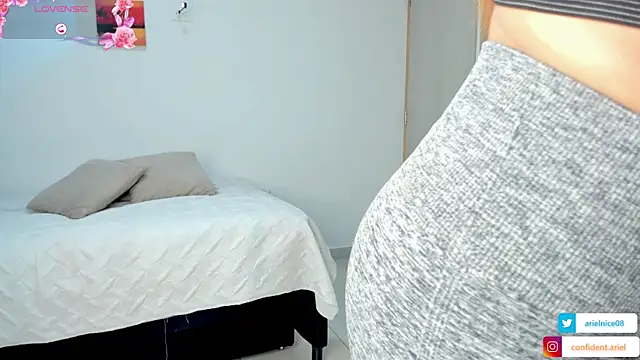 Snapshot of ariel35 chatting on September 19, 2025, 9:48 pm ariel35 online show from September 19, 2025, 9:48 pm