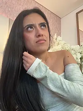 Rebeca jones online show from March 7, 2025, 1:40 pm