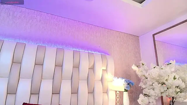 Rebeca jones online show from March 22, 2025, 12:04 pm