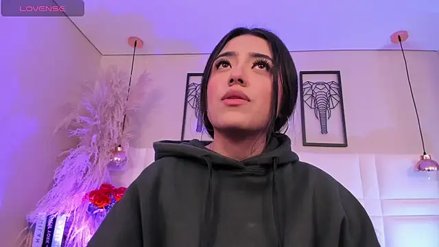 Rebeca jones online show from November 18, 2025, 12:20 pm