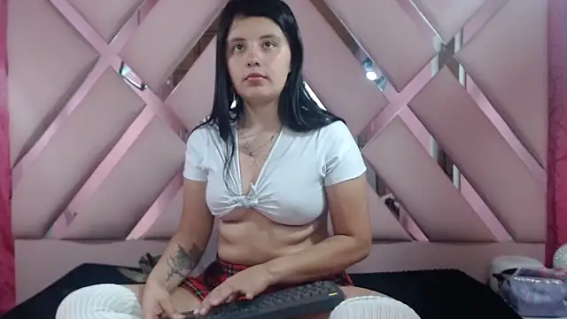 Snapshot of nathaly_low1 chatting on February 19, 2025, 8:55 am nathaly low1 online show from February 19, 2025, 8:55 am