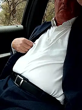 stiffandlubedxh online show from December 1, 2025, 2:27 am