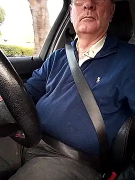 stiffandlubedxh online show from April 16, 2026, 9:39 pm