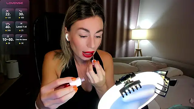 DannaEvan online show from November 28, 2025, 1:30 am