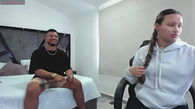 Snapshot of AnnieAndStefan chatting on October 13, 2025, 12:38 pm AnnieAndStefan online show from October 13, 2025, 12:38 pm