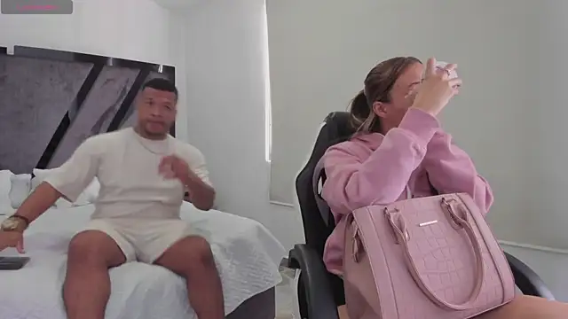 Snapshot of AnnieAndStefan chatting on December 15, 2025, 2:10 pm AnnieAndStefan online show from December 15, 2025, 2:10 pm