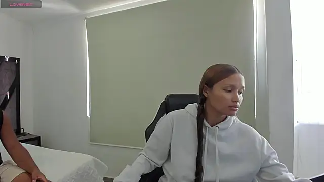 Snapshot of AnnieAndStefan chatting on March 1, 2026, 2:19 pm AnnieAndStefan online show from March 1, 2026, 2:19 pm