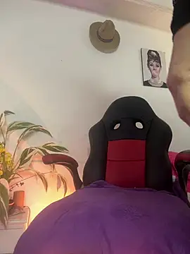 Snapshot of lonely_shewolf chatting on February 3, 2026, 5:07 pm lonely shewolf online show from February 3, 2026, 5:07 pm