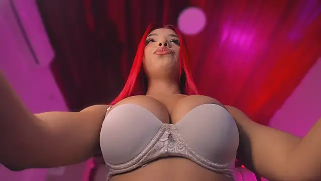 Snapshot of Emmily_Savage chatting on November 7, 2025, 11:43 am Emmily Savage online show from November 7, 2025, 11:43 am