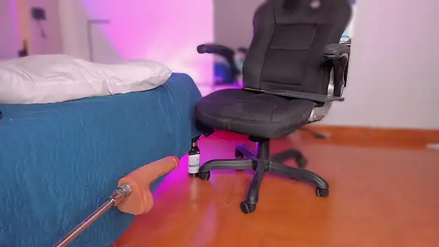 Snapshot of Emmily_Savage chatting on January 31, 2026, 7:11 pm Emmily Savage online show from January 31, 2026, 7:11 pm