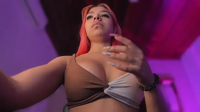 Snapshot of Emmily_Savage chatting on February 13, 2026, 12:01 pm Emmily Savage online show from February 13, 2026, 12:01 pm