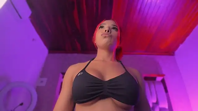 Snapshot of Emmily_Savage chatting on February 28, 2026, 7:26 pm Emmily Savage online show from February 28, 2026, 7:26 pm