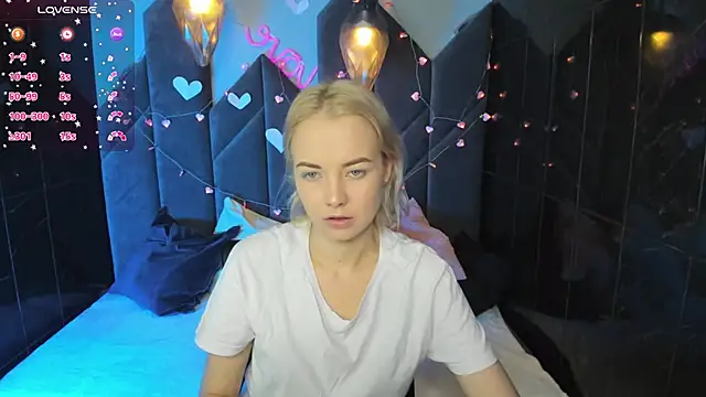 Snapshot of StephanieSweety chatting on February 14, 2025, 2:02 pm StephanieSweety online show from February 14, 2025, 2:02 pm