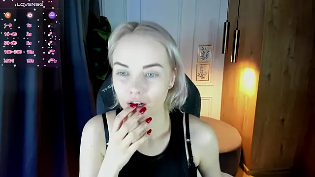 Snapshot of StephanieSweety chatting on March 7, 2025, 5:29 am StephanieSweety online show from March 7, 2025, 5:29 am