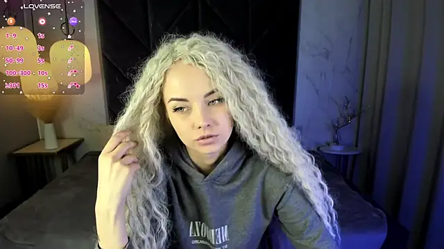 Snapshot of StephanieSweety chatting on March 17, 2025, 1:50 pm StephanieSweety online show from March 17, 2025, 1:50 pm