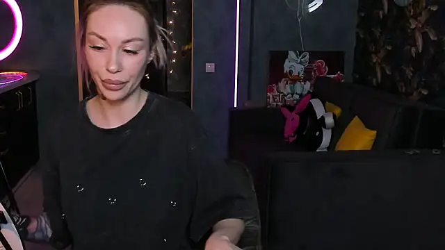 Snapshot of Blckmirrorr chatting on November 8, 2025, 10:26 am Blckmirrorr online show from November 8, 2025, 10:26 am