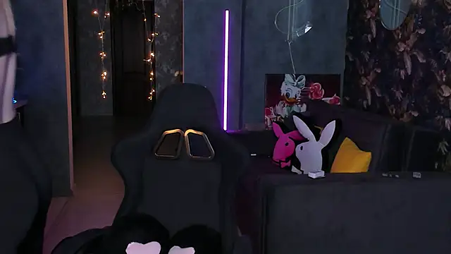 Snapshot of Blckmirrorr chatting on December 20, 2025, 2:13 pm Blckmirrorr online show from December 20, 2025, 2:13 pm