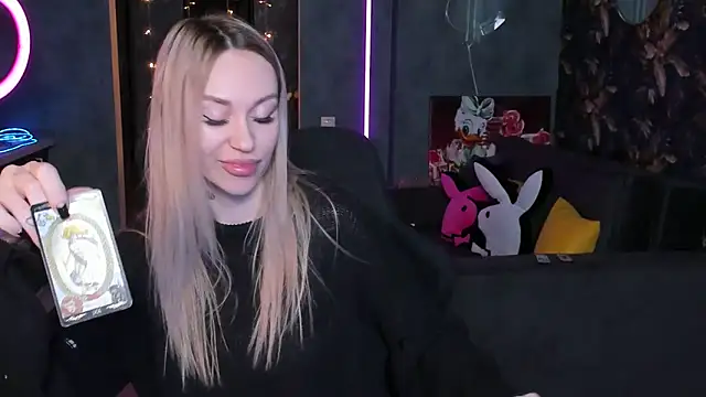 Snapshot of Blckmirrorr chatting on December 21, 2025, 9:33 pm Blckmirrorr online show from December 21, 2025, 9:33 pm