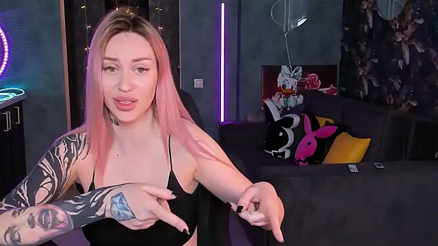 Snapshot of Blckmirrorr chatting on January 6, 2026, 8:07 am Blckmirrorr online show from January 6, 2026, 8:07 am