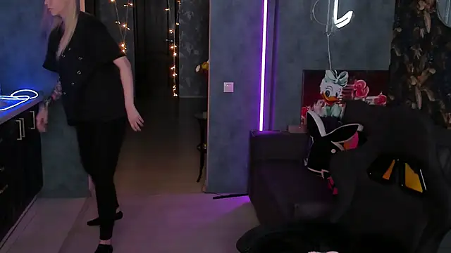 Snapshot of Blckmirrorr chatting on February 5, 2026, 12:32 pm Blckmirrorr online show from February 5, 2026, 12:32 pm