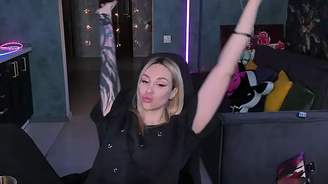 Snapshot of Blckmirrorr chatting on February 12, 2026, 4:29 am Blckmirrorr online show from February 12, 2026, 4:29 am