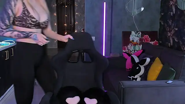 Snapshot of Blckmirrorr chatting on February 14, 2026, 4:31 am Blckmirrorr online show from February 14, 2026, 4:31 am