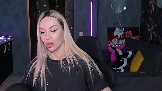 Snapshot of Blckmirrorr chatting on February 14, 2026, 4:37 pm Blckmirrorr online show from February 14, 2026, 4:37 pm