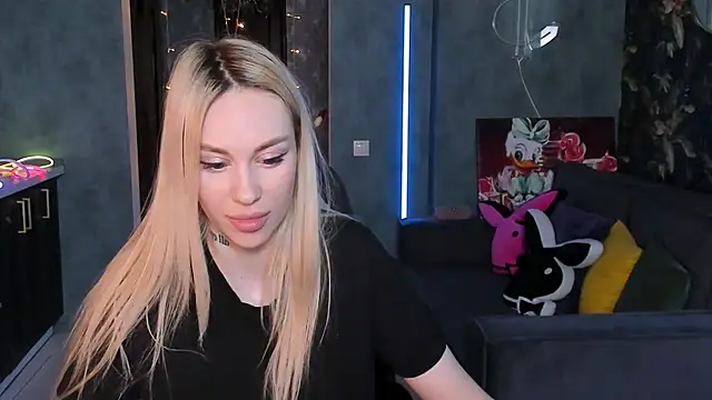 Snapshot of Blckmirrorr chatting on February 16, 2026, 2:51 am Blckmirrorr online show from February 16, 2026, 2:51 am