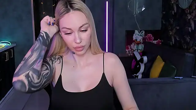 Snapshot of Blckmirrorr chatting on February 20, 2026, 6:59 am Blckmirrorr online show from February 20, 2026, 6:59 am