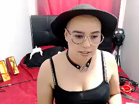 Snapshot of TamySweetness chatting on December 23, 2024, 7:20 pm TamySweetness online show from December 23, 2024, 7:20 pm