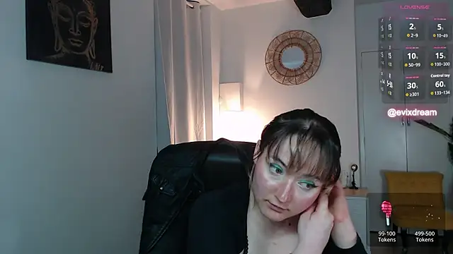 Crystal-dreamt online show from April 17, 2026, 12:19 pm