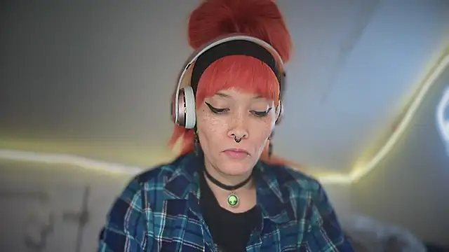 FRRANNKIE online show from October 17, 2025, 5:48 pm