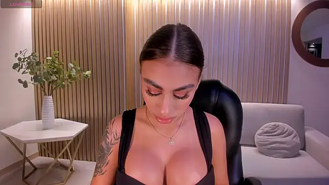 Snapshot of DannaCruz chatting on November 25, 2025, 7:14 pm DannaCruz online show from November 25, 2025, 7:14 pm