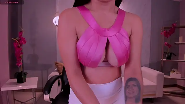 Snapshot of BiancaPierce chatting on January 18, 2025, 11:11 am BiancaPierce online show from January 18, 2025, 11:11 am