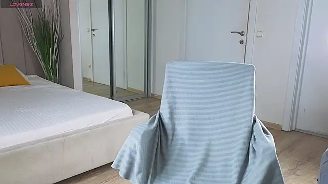 Snapshot of more__than__love chatting on January 13, 2026, 5:57 am more than love online show from January 13, 2026, 5:57 am