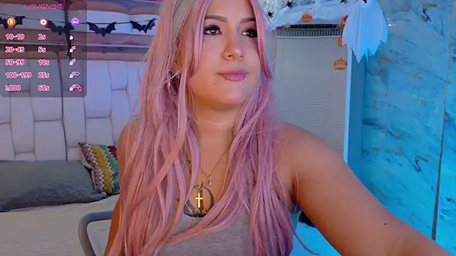 valkiria moore online show from October 7, 2025, 8:06 pm