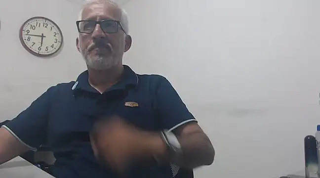 Snapshot of cenizo10124 chatting on February 23, 2025, 10:42 pm cenizo10124 online show from February 23, 2025, 10:42 pm