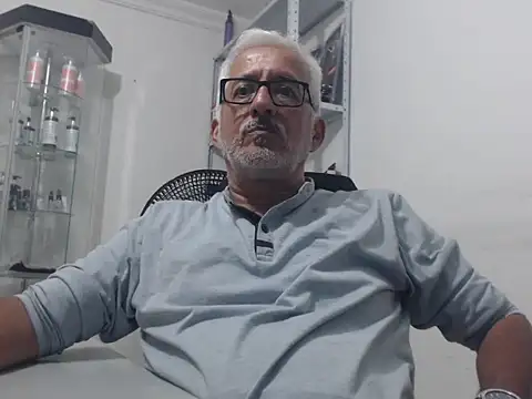 Snapshot of cenizo10124 chatting on October 22, 2025, 2:23 am cenizo10124 online show from October 22, 2025, 2:23 am