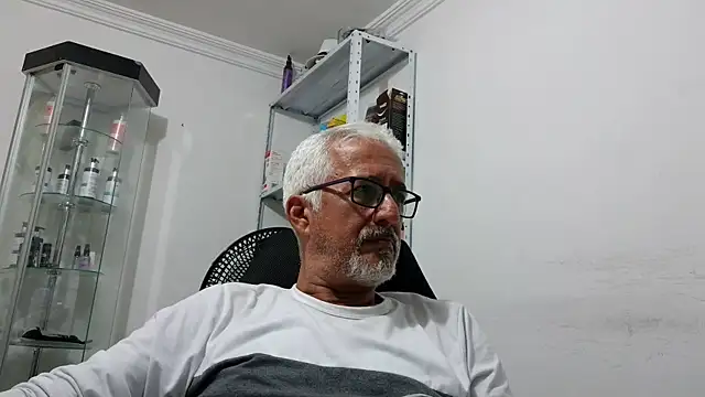 Snapshot of cenizo10124 chatting on November 16, 2025, 2:06 am cenizo10124 online show from November 16, 2025, 2:06 am