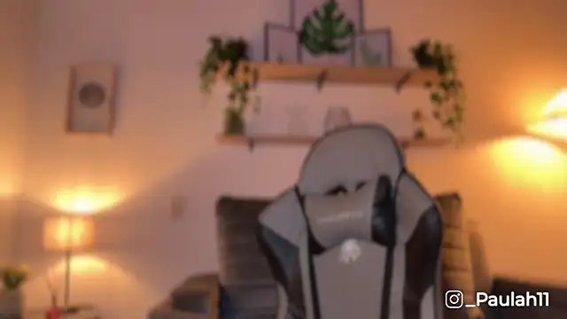 Snapshot of Paulah_x chatting on October 18, 2025, 7:47 pm Paulah x online show from October 18, 2025, 7:47 pm