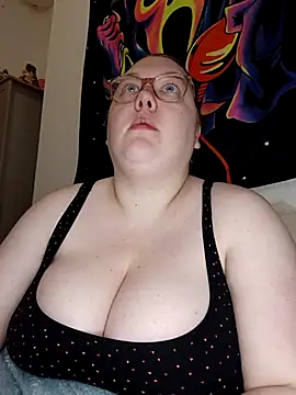 Snapshot of Sexycurvyemilyy chatting on March 2, 2026, 9:10 pm Sexycurvyemilyy online show from March 2, 2026, 9:10 pm
